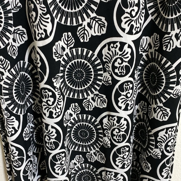 $129 NEW! DONNA MORGAN Faux Wrap Dress in black and White Size 6 - Picture 5 of 6